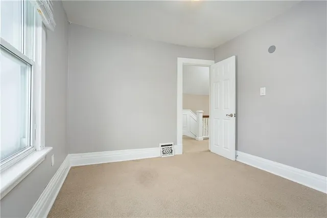 Additional image 20 of 209 WEIR St