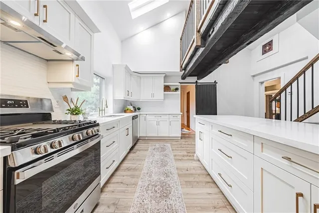 Additional image 10 of 116 LYNDEN Rd