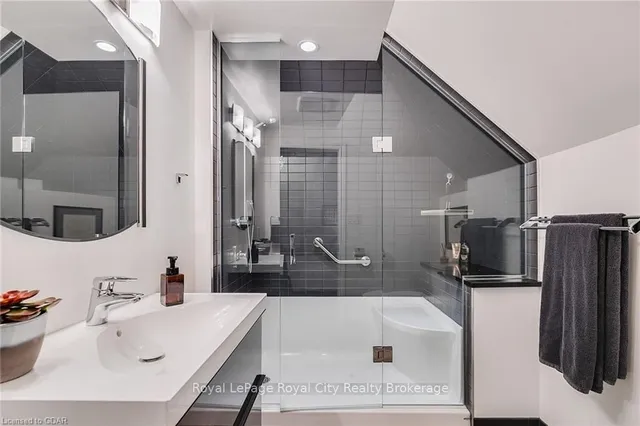 Additional image 32 of 20 WILDAN Dr