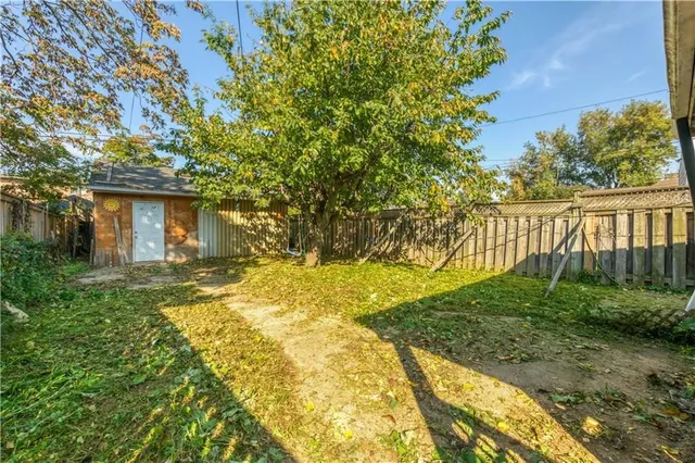 Additional image 32 of 103 EMERALD St