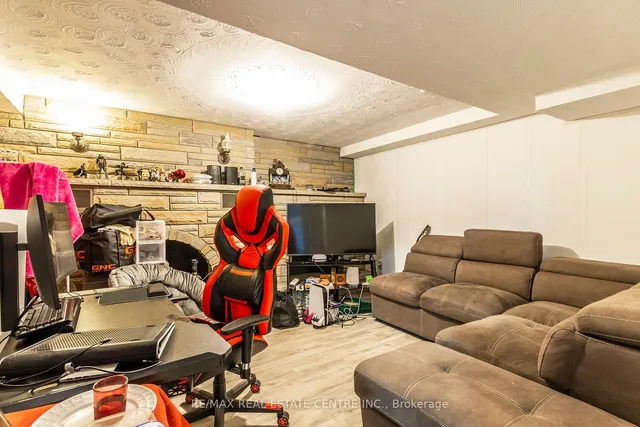 Additional image 31 of 404 Queenston Rd