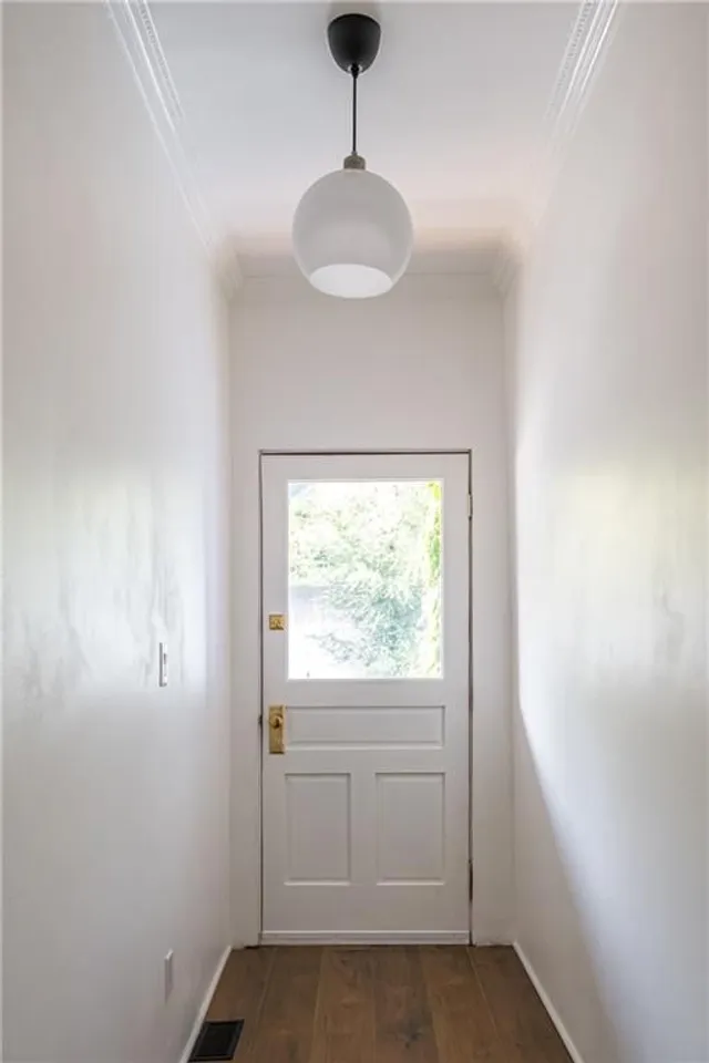 Additional image 8 of 235 YOUNG St