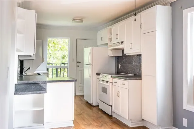 Additional image 32 of 235 YOUNG St