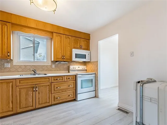 Additional image 12 of 156 Gordon Drummond Ave