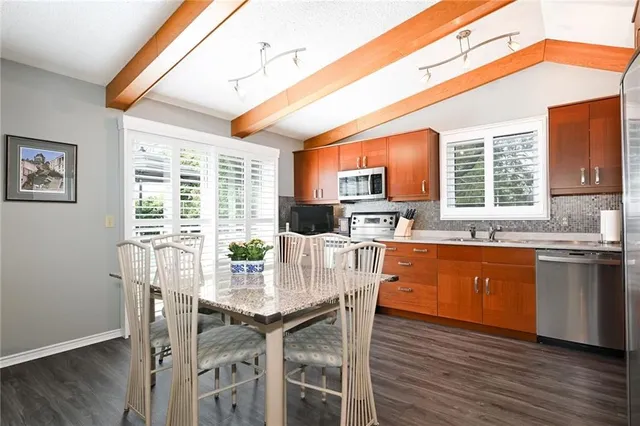 Additional image 4 of 38 LAKEGATE Dr