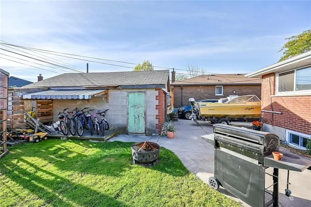 Additional image 42 of 8 LAMPTON Pl