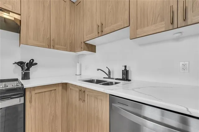 Additional image 7 of 5 HAMILTON St Unit 212