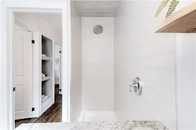 Additional image 32 of 248 PROVINCE St