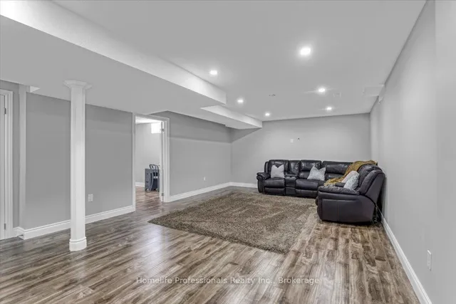 Additional image 36 of 55 Alexsia Crt