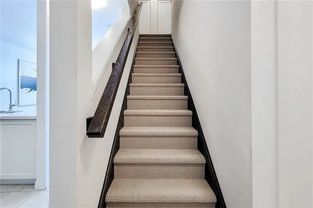 Additional image 24 of 8 SHOWERS Lane