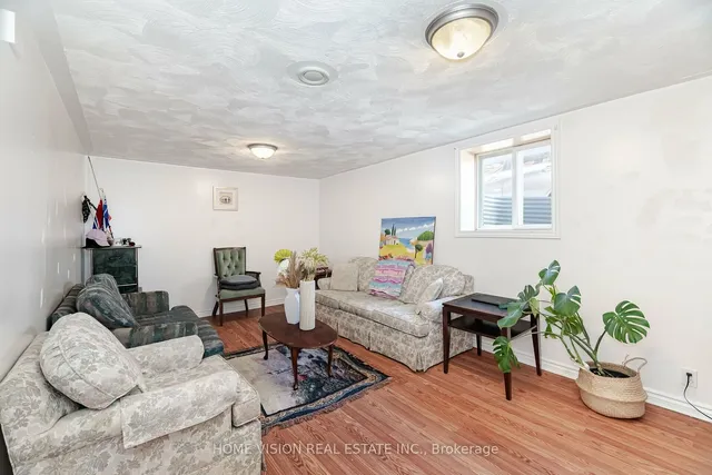 Additional image 28 of 44 Clarendon Ave