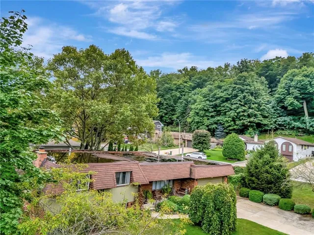 Additional image 44 of 65 MAPLE Dr