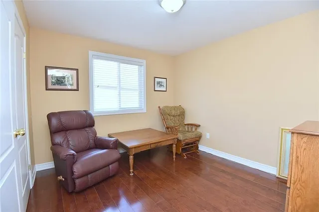 Additional image 34 of 59 HOLIMONT Crt