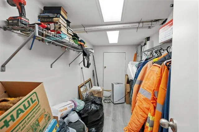 Additional image 28 of 350 JOHN St