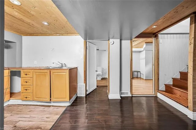 Additional image 32 of 294 East 18th St