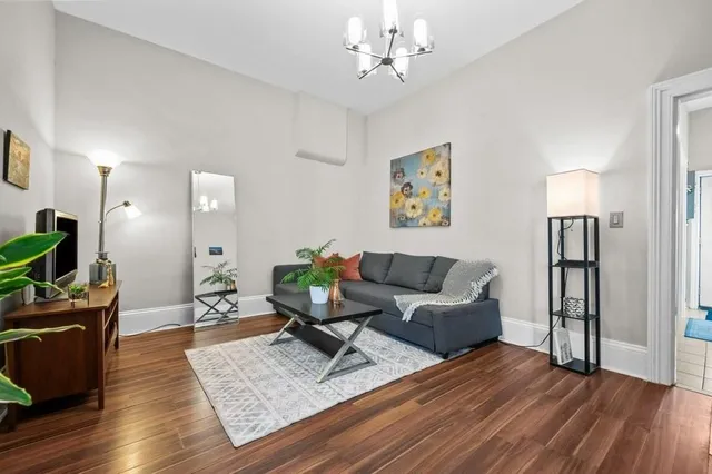 Additional image 25 of 130 MARKET St