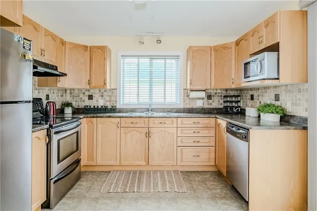 Additional image 4 of 106 PORTRUSH Crt