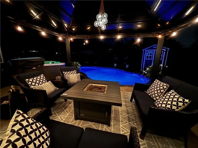 Additional image 45 of 96 LAURENDALE Ave