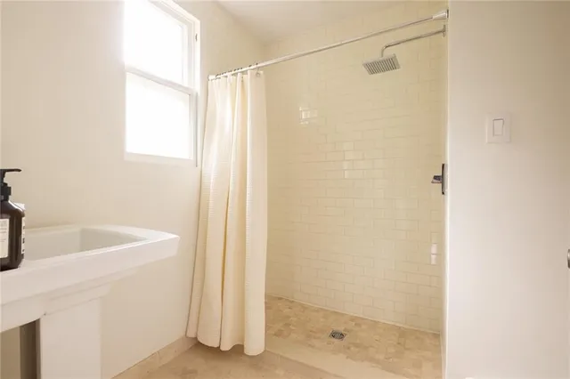 Additional image 25 of 124 Cline Ave