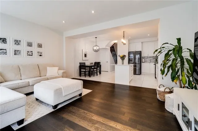 Additional image 13 of 32 GREENWICH Ave