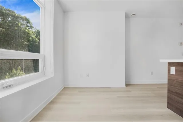 Additional image 13 of 467 CHARLTON Ave Unit 202