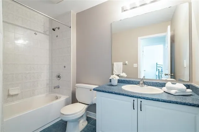 Additional image 23 of 67 GOLDEN IRIS Cres