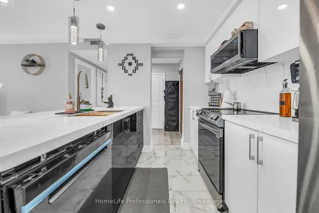 Additional image 8 of 120 Duke St Unit 704