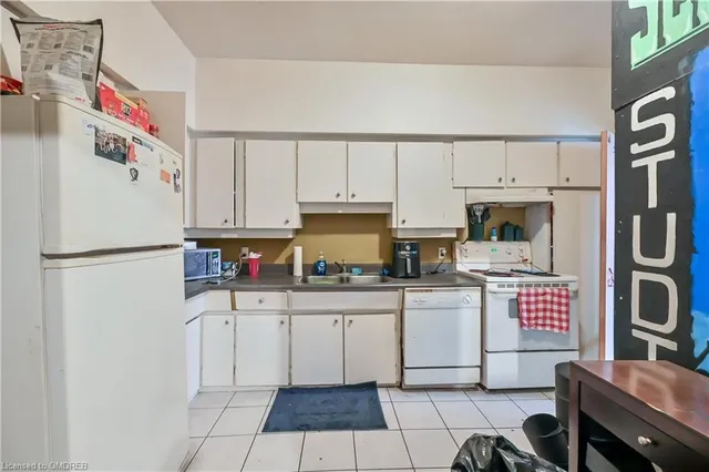 Additional image 24 of 139 Balsam Ave