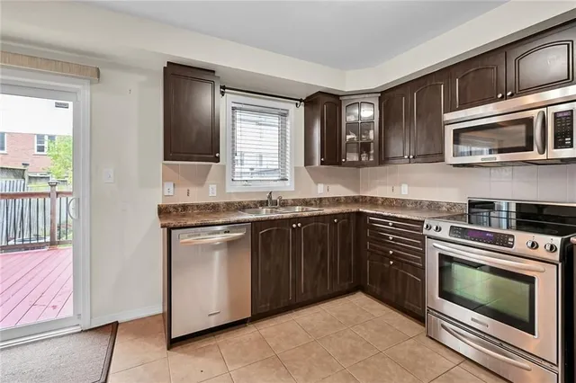 Additional image 11 of 25 NEWPORT Cres