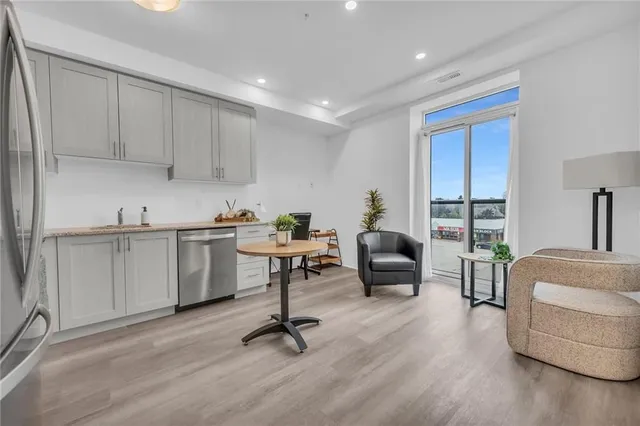 Additional image 8 of 5 HAMILTON St Unit 405