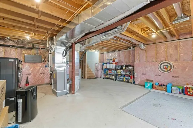 Additional image 36 of 126 Laguna Village Cres