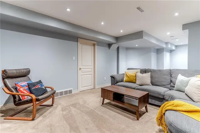 Additional image 24 of 31 TOPAZ St