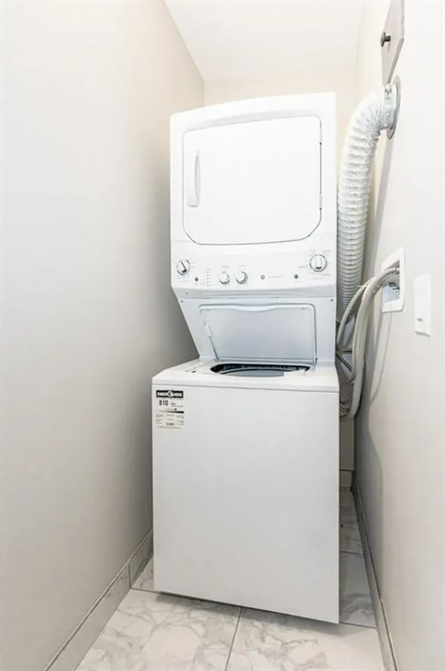 Additional image 23 of 118 KING St Unit 418