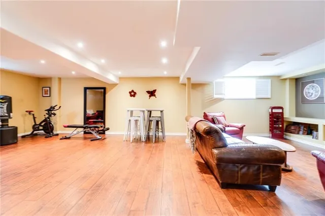 Additional image 40 of 72 SIDNEY Cres