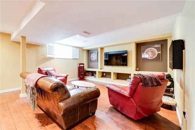 Additional image 41 of 72 SIDNEY Cres