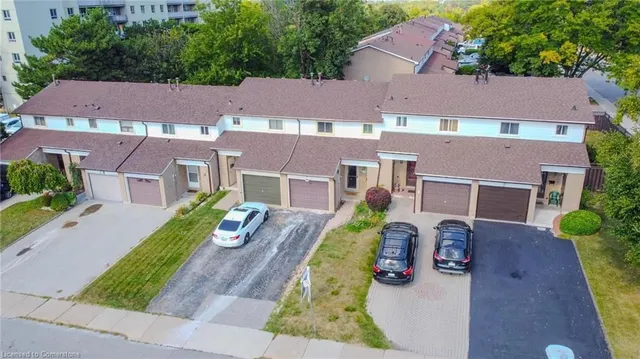 6 Congress Cres