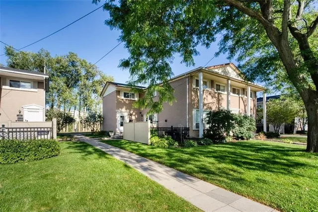 33 WOODMAN Dr