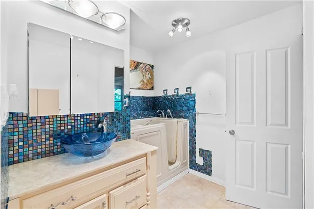 Additional image 33 of 3 WILLIAM St