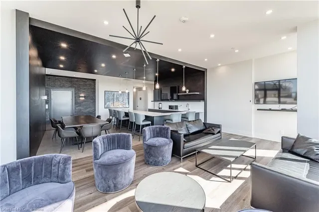 Additional image 26 of 101 Locke St Unit 415