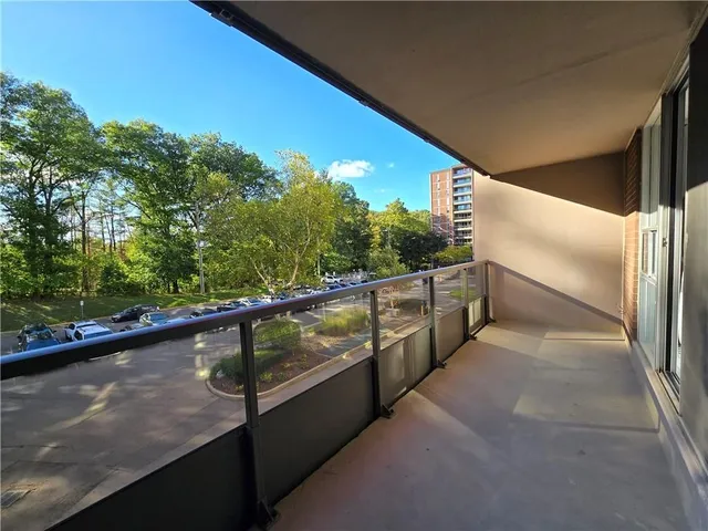 Additional image 31 of 1966 MAIN St Unit 504