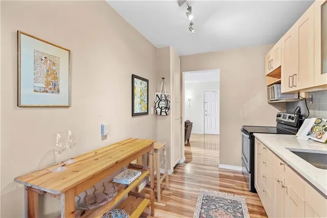 Additional image 21 of 227 MACNAB St Unit 14