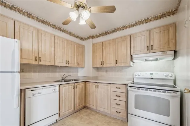 Additional image 30 of 500 GREEN Rd Unit 1411