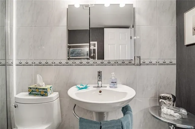 Additional image 41 of 150 WILSON St Unit PH2