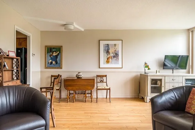 Additional image 6 of 180 LIMERIDGE Rd Unit 301