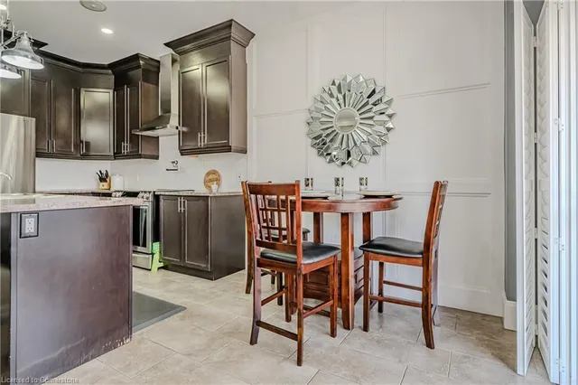 Additional image 32 of 47 Whistler St