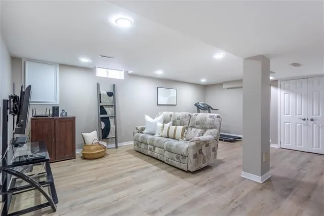 Additional image 28 of 48 KARSH Cres