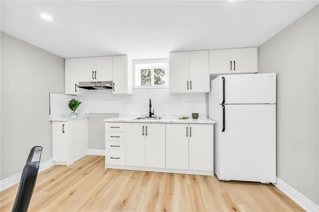 Additional image 25 of 66 HOWE Ave