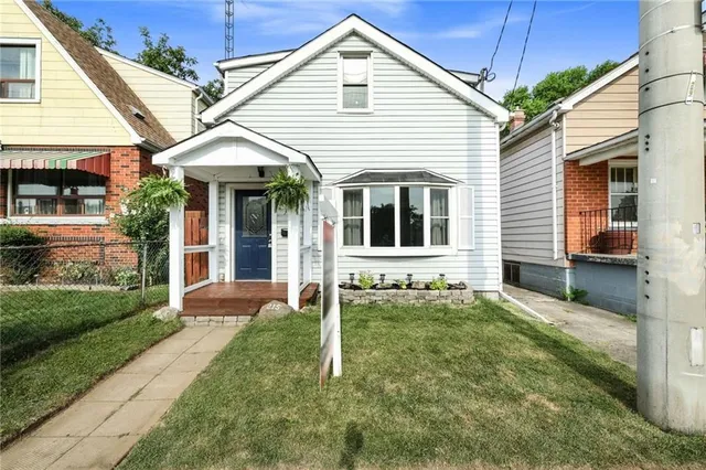 Additional image 2 of 215 STRATHEARNE Ave