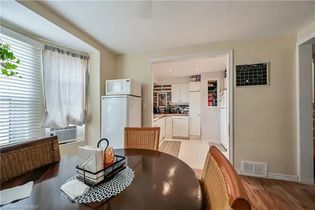 Additional image 9 of 139 Balsam Ave