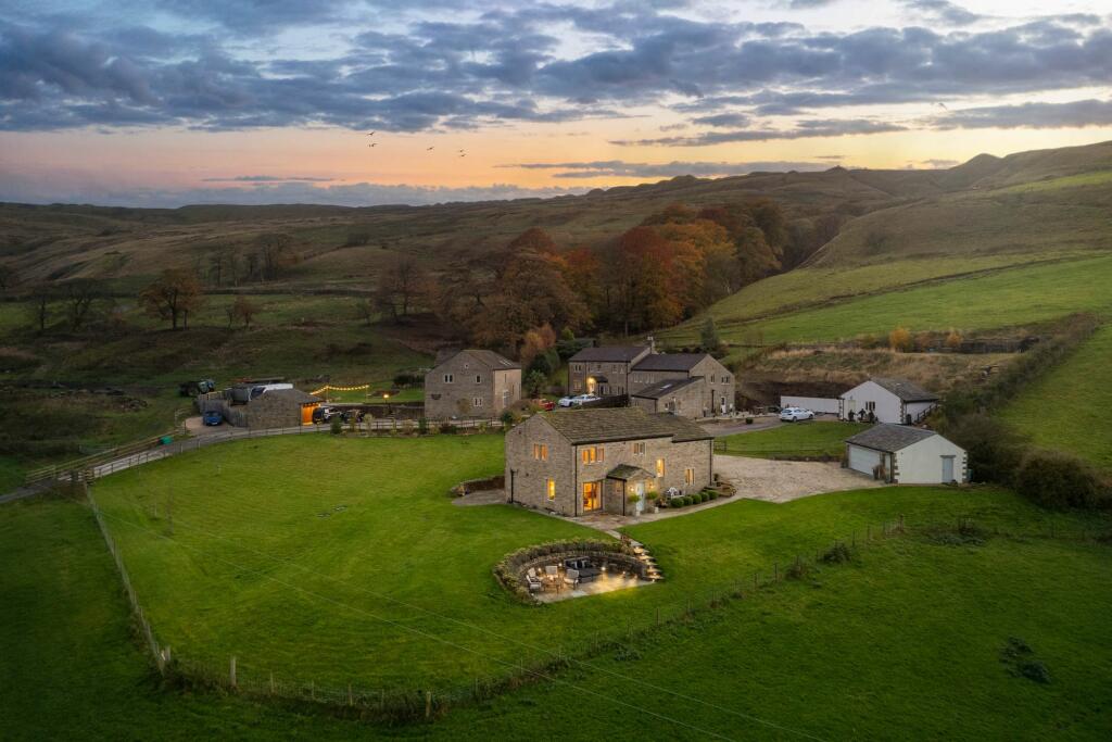 Additional image 4 of 1750s Farmhouse on 0.8 acres, 360° views, rustic charm, and scenic Rossendale countryside!